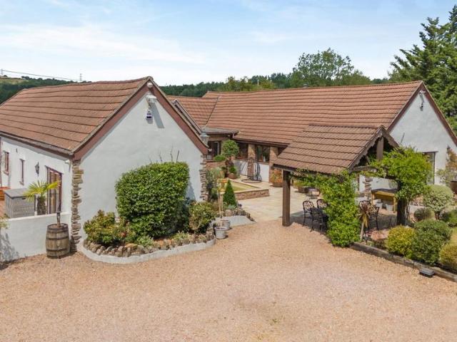 House for sale in Coedkernew, Wales