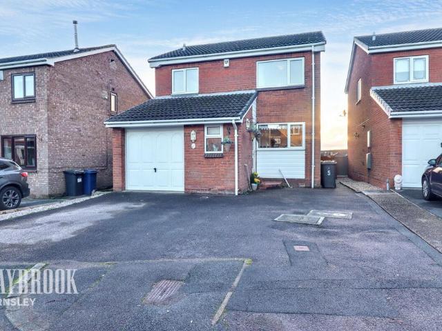 House for sale in Mapplewell, South Yorkshire