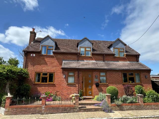House for sale in Charndon, Buckinghamshire