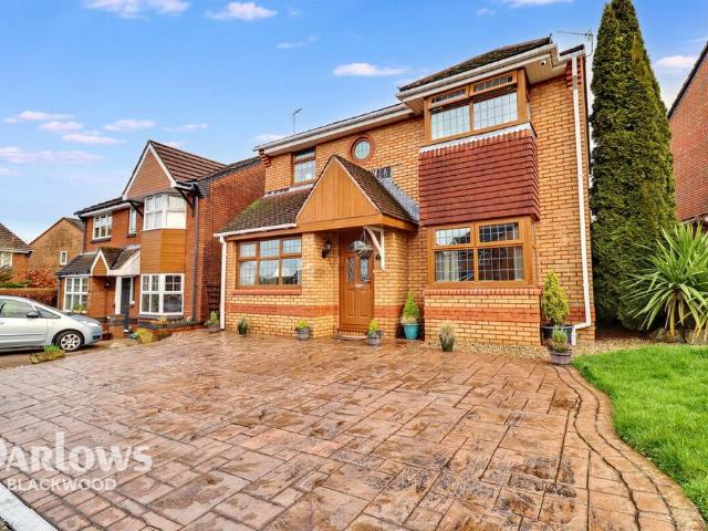 House for sale in Woodfieldside, Croespenmaen