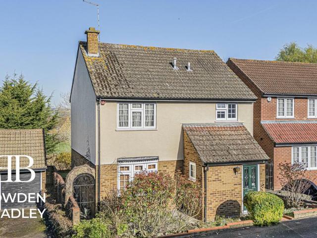 House for sale in Chigwell, Epping