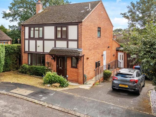 House for sale in Overslade, New Bilton