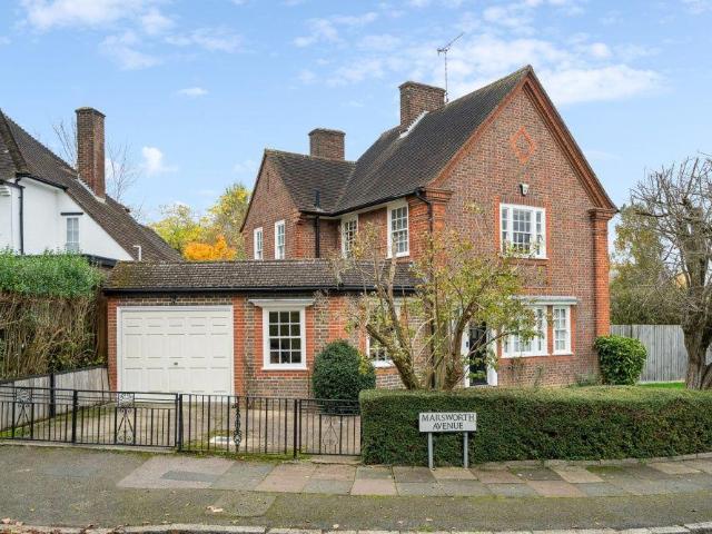 House for sale in Hatch End, Greater London