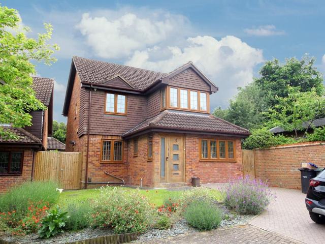 House for sale in Winchmore Hill, Greater London