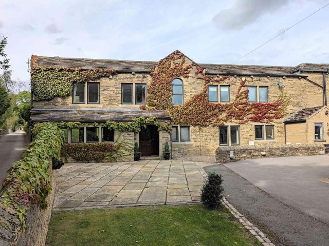 House for sale in Hipperholme, West Yorkshire