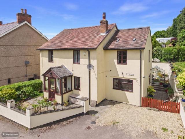 House for sale in Bromsberrow Heath, Gloucestershire