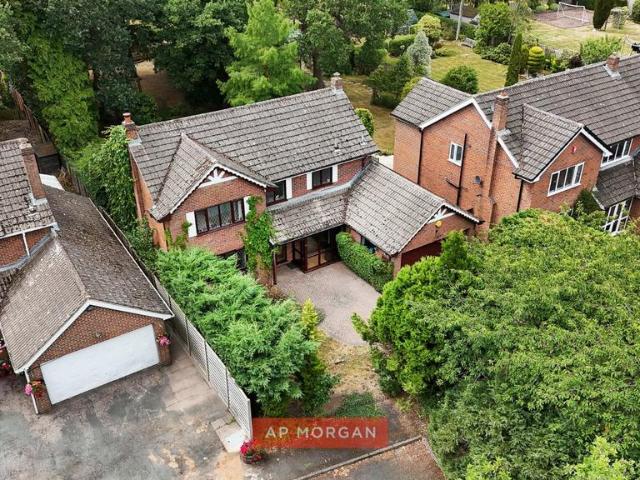 House for sale in Aspley Heath, Alderminster