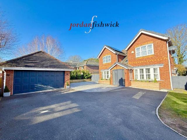 House for sale in Moss Rose, Macclesfield