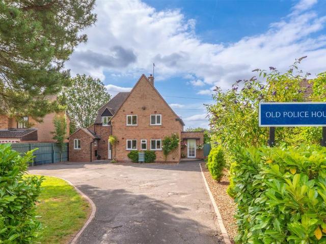 House for sale in Alderminster, Warwickshire