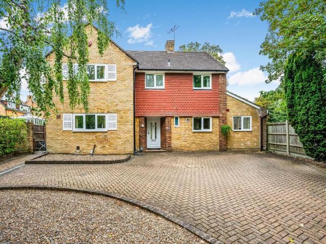 House for sale in Woodcote, Epsom