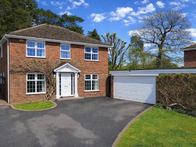 House for sale in Heol-las, Surrey