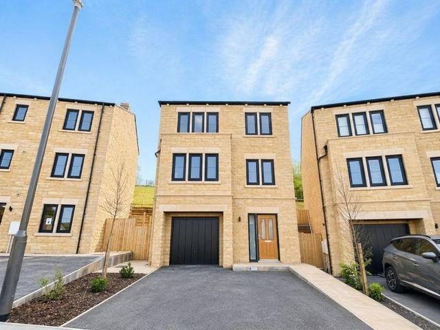 House for sale in Charlesworth, East Midlands