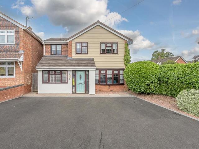 House for sale in Kingswinford, West Midlands
