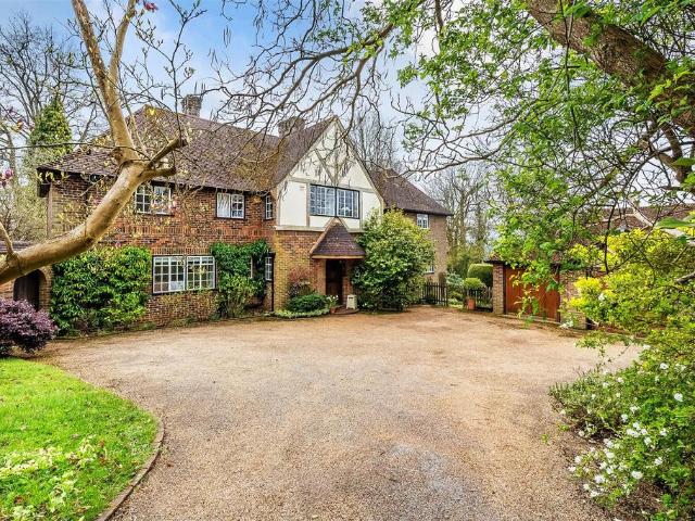 House for sale in Oxted, Hillview