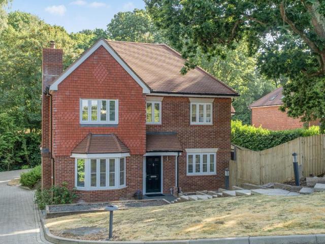 House for sale in Hedge End, Helford