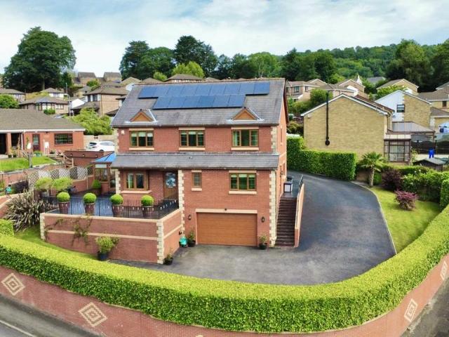 House for sale in Pontardawe, Pontardawe, Clydach