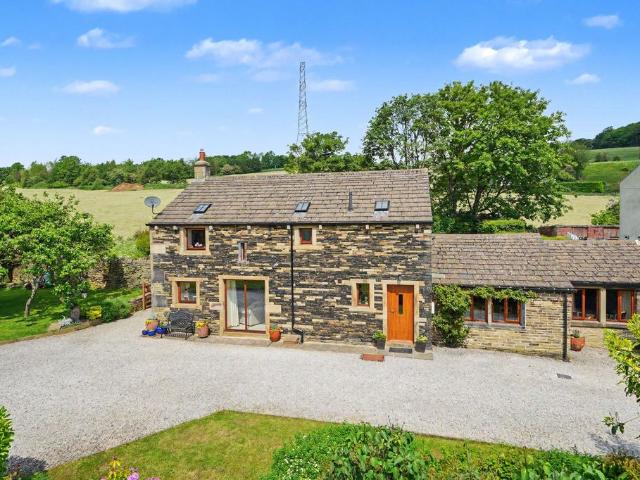 House for sale in Lindley, West Yorkshire