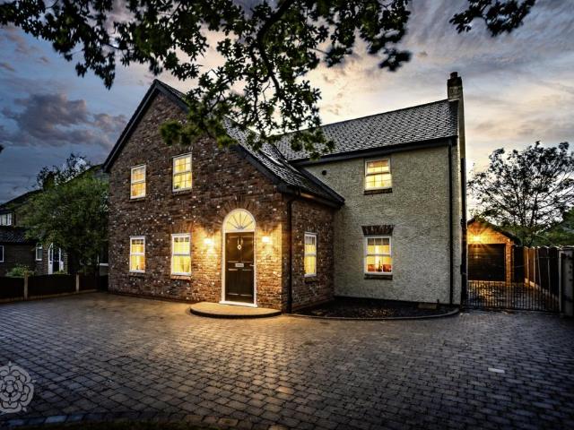 House for sale in Twiss Green, Warrington