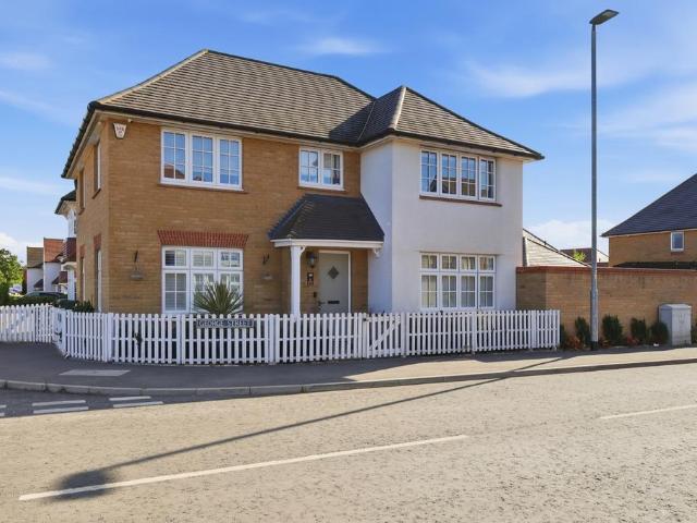 House for sale in Lee Chapel, Essex