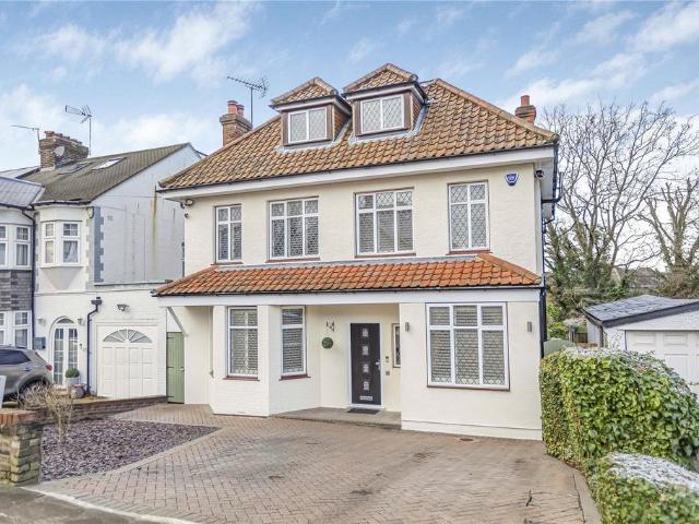 House for sale in East Barnet, Greater London