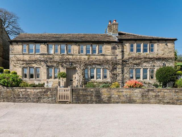 House for sale in Farnley Tyas, West Yorkshire