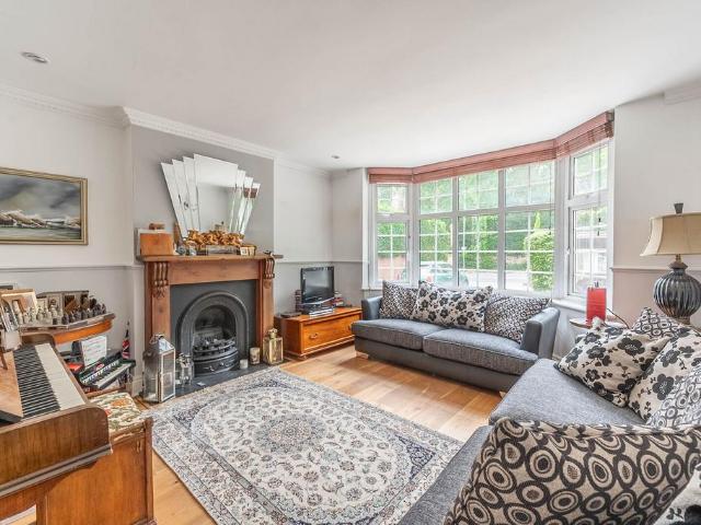 House for sale in Harrow Weald, Greater London