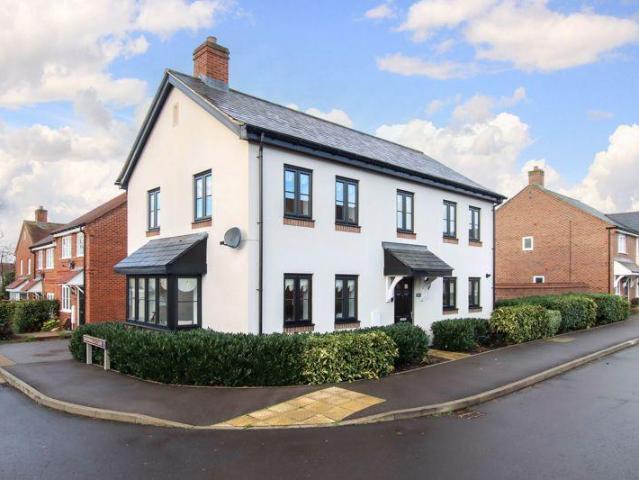 House for sale in Aston Clinton, Buckinghamshire