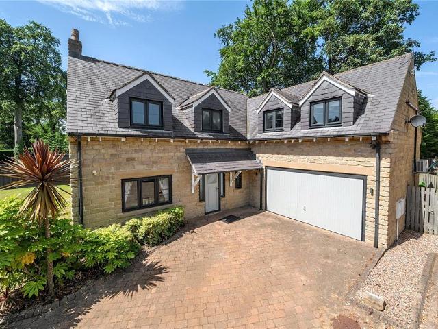 House for sale in Oulton, West Yorkshire