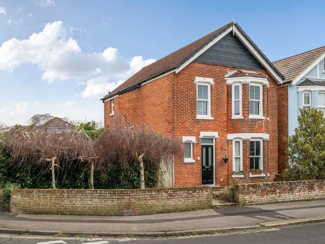 House for sale in Lee-on-the-Solent, Middlecroft