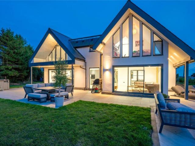 House for sale in Chelmondiston, Suffolk