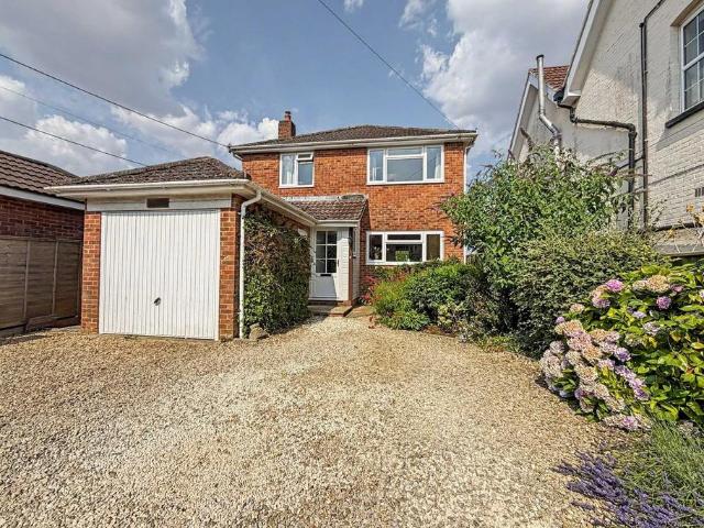 House for sale in Woodfalls, Lover