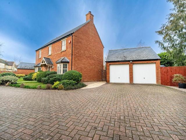 House for sale in Deanshanger