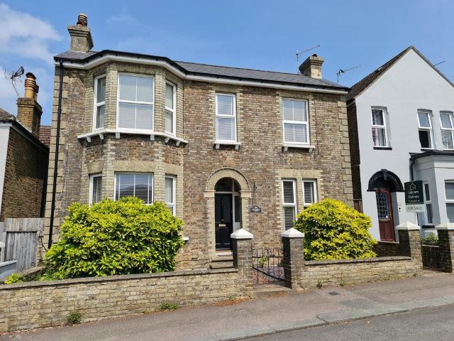 House for sale in River, Ash
