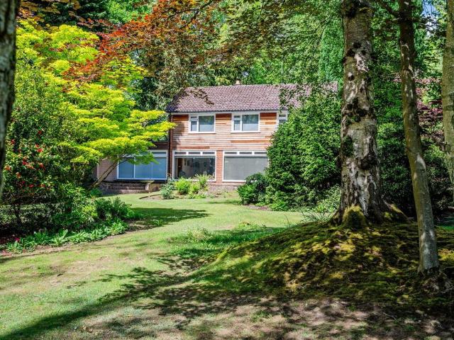 House for sale in Hillview, Surrey