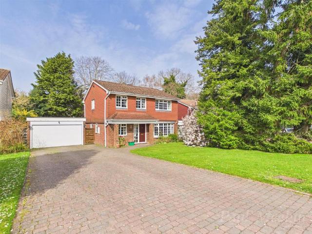 House for sale in London Borough of Croydon, Selsdon