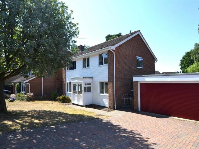 House for sale in Fleet, Hart