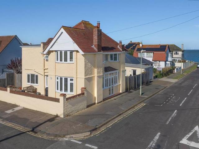 House for sale in Hampton, The Bridge