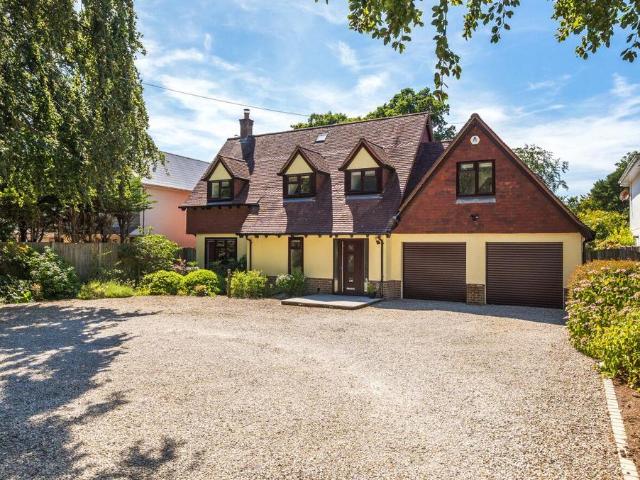 House for sale in Highcliffe