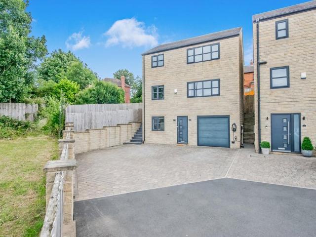 House for sale in Drighlington, Adwalton