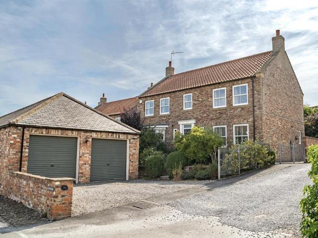 House for sale in Tollerton, North Yorkshire