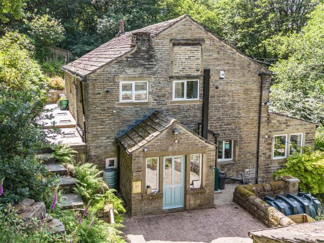 House for sale in Sowerby Bridge, Barkisland