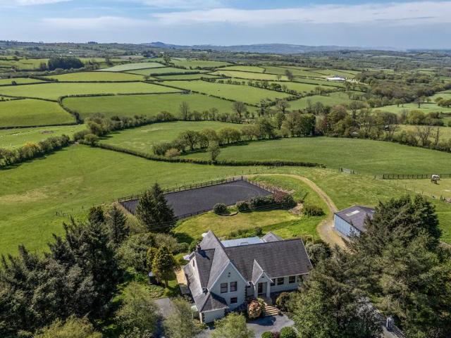 House for sale in Llanfihangel Aberbythych, Maesybont