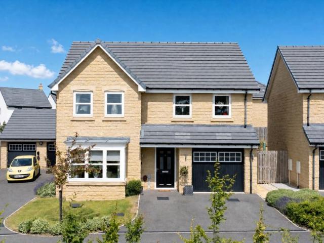 House for sale in Bramhope, West Yorkshire