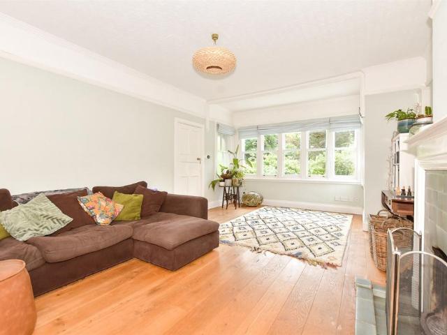 House for sale in Folkestone, Etchinghill