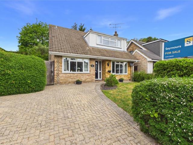 House for sale in Heol-las, Surrey