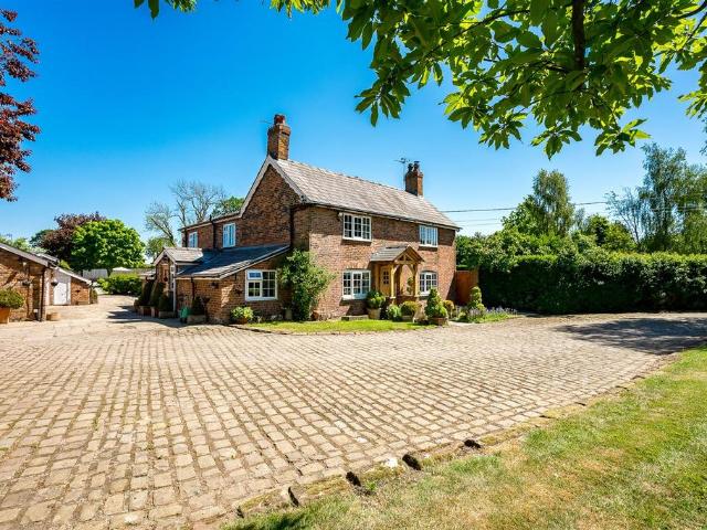 House for sale in Acton Bridge, Cheshire