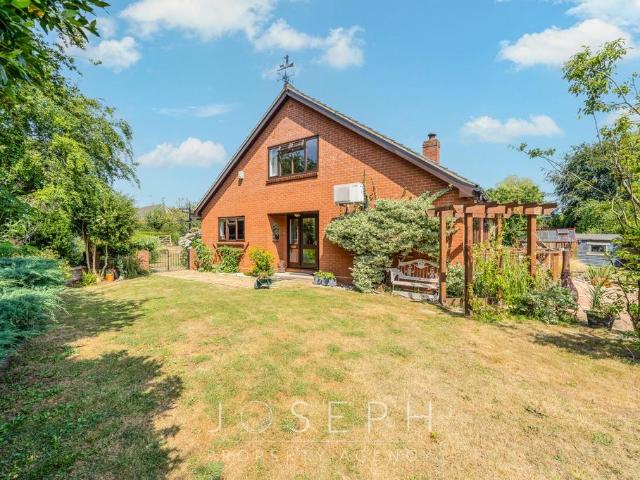 House for sale in Wickham Market, Eastbridge