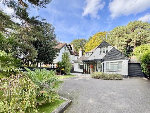 House for sale in Queens Park, Bournemouth