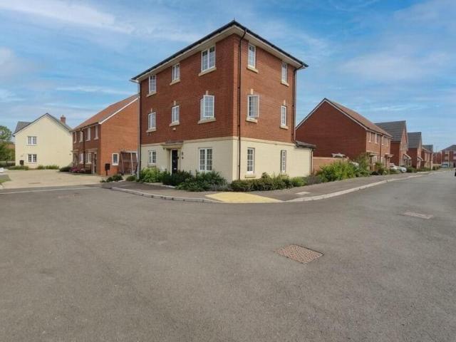 House for sale in Houghton Regis, Bedfordshire