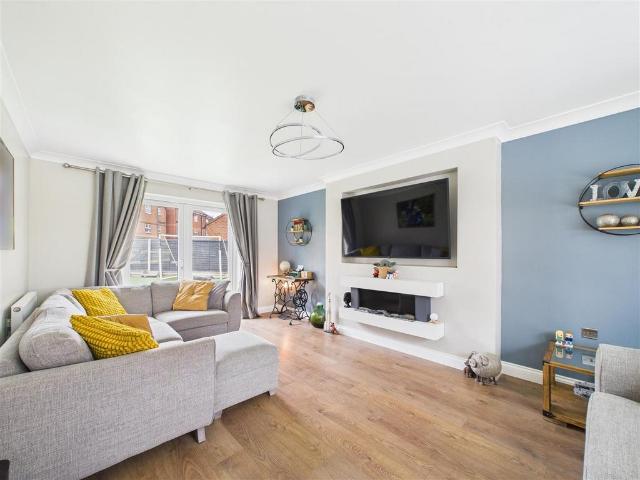 House for sale in Elloughton-cum-Brough, Brough